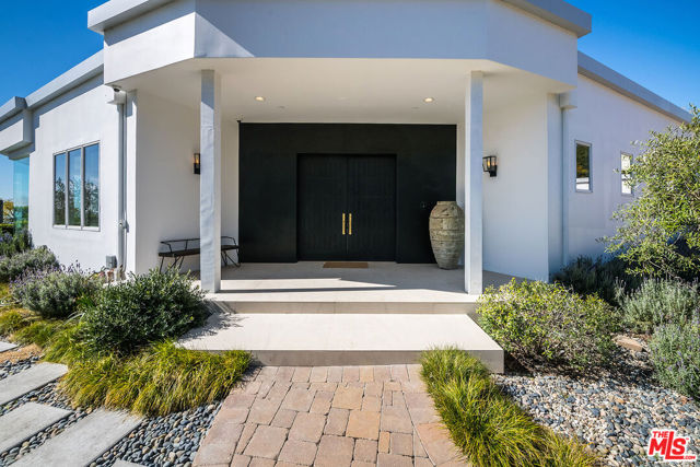 Image 6 of 52 For 580 Chalette Drive