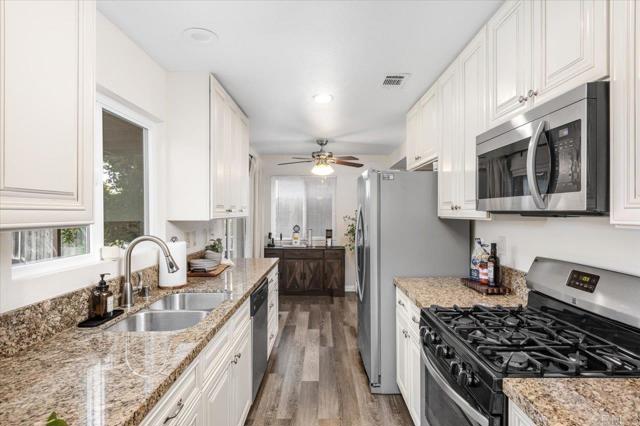 2137 N Mammoth Place, Escondido CA: https://media.crmls.org/mediaz/8d7fc325-f92c-4bd4-95d4-d2cf74360744.jpg
