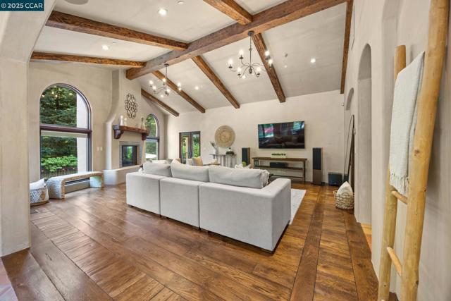 80 Rheem Blvd, Orinda CA: https://media.crmls.org/mediaz/8d7fc67d-c867-4e00-9afd-e59cac5336bc.jpg