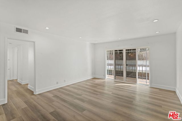 530 Evergreen Street, Inglewood CA: https://media.crmls.org/mediaz/8d809f70-7bd1-4498-b45c-36201d781ae9.jpg