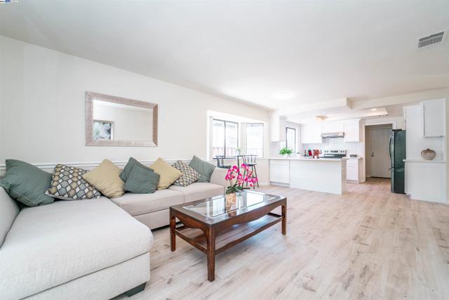 Image 11 of 33 For 3767 Fairlands Dr