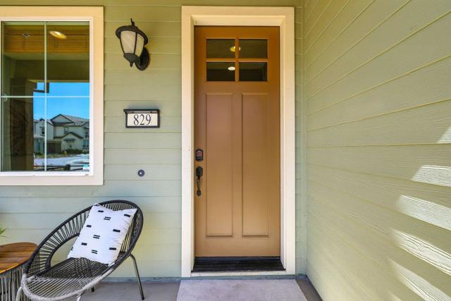 829 Blue Opal Drive, San Jose CA: https://media.crmls.org/mediaz/8d8149ab-fbc5-4501-94ce-c4d88ab679c6.jpg