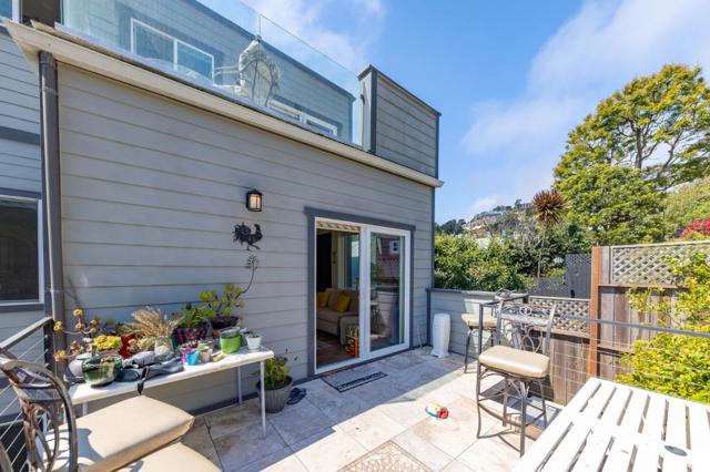 440442 29th Street, San Francisco CA: https://media.crmls.org/mediaz/8d829128-1ad1-4744-bc5a-78e7a9440571.jpg