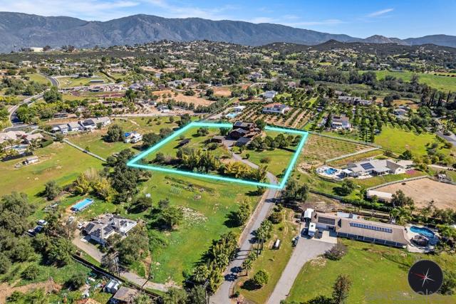 30830 Ranch Creek Rd, Valley Center CA: https://media.crmls.org/mediaz/8d82bb0c-4df3-48d8-8c84-852013239018.jpg