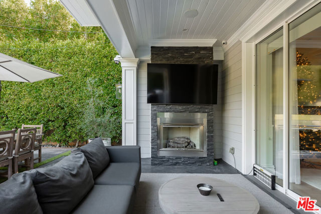 5000 Petit Avenue, Encino CA: https://media.crmls.org/mediaz/8d82cc0c-3304-4490-85f8-a0d504e64bf8.jpg