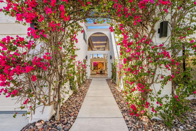 34 Lincoln Place, Rancho Mirage CA: https://media.crmls.org/mediaz/8d82d960-2d3f-43d4-82b7-c14b4f013863.jpg