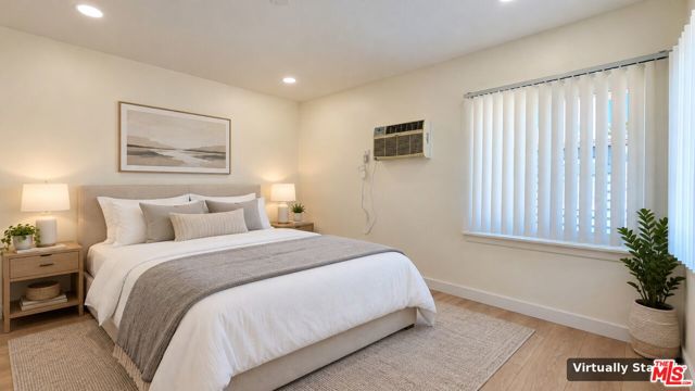 15207 Dickens Street, 5 photo 6