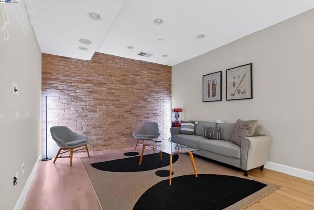 3231 Central Pkwy, Dublin CA: https://media.crmls.org/mediaz/8d83438c-08d9-4c11-9347-8a8152464d2c.jpg