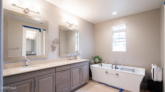 5057 Robles Street, Camarillo CA: https://media.crmls.org/mediaz/8d836abd-630b-4505-b90f-fc54e498b214.jpg