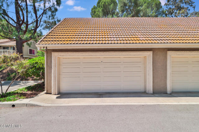 434 Vista Dorado Lane, Oak Park CA: https://media.crmls.org/mediaz/8d84dba9-879d-4fbe-a3d1-40d344370629.jpg
