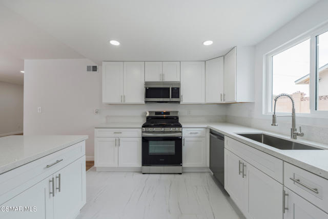 1477 Dinsmore Street, Simi Valley CA: https://media.crmls.org/mediaz/8d850941-bc31-458c-b7c1-39d127a95b81.jpg