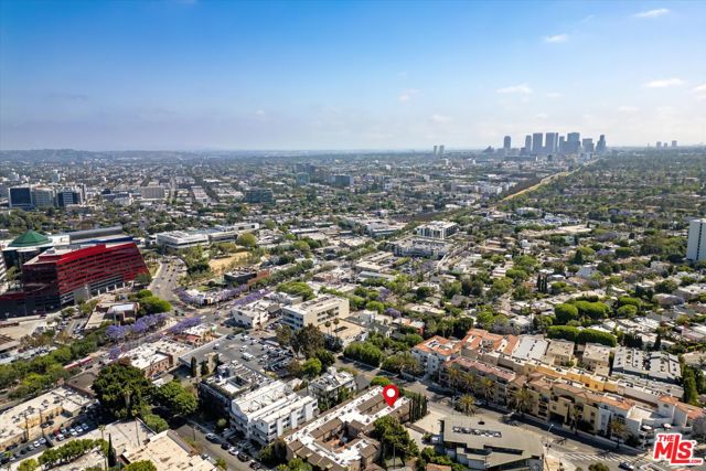 853 Larrabee Street, West Hollywood CA: https://media.crmls.org/mediaz/8d856ebe-961f-4c54-abe3-707fa12acc49.jpg