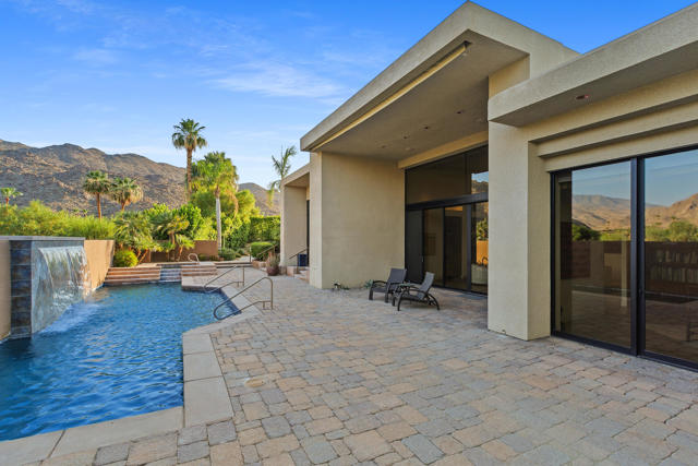 73481 Mariposa Drive, Palm Desert CA: https://media.crmls.org/mediaz/8d8592df-364e-4ed8-ac5d-a7e952dcf764.jpg