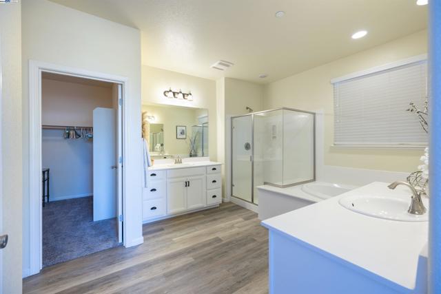 917 Talaria Ct, Oakley CA: https://media.crmls.org/mediaz/8d85c23b-d7fc-429d-9a01-8e5cb438c658.jpg
