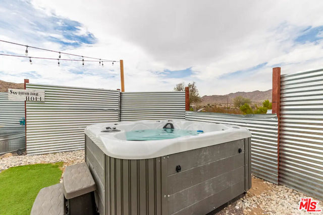 62177 Jericho Way, Joshua Tree CA: https://media.crmls.org/mediaz/8d861771-abb4-4d2c-bd5c-071c78d6756d.jpg