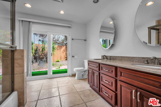 2925 Dona Susana Drive, Studio City CA: https://media.crmls.org/mediaz/8d863f85-919a-4387-8868-2682e47ce34f.jpg