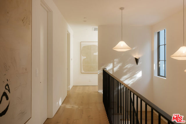 4209 Vantage Avenue, Studio City CA: https://media.crmls.org/mediaz/8d86d1d2-72ea-4d2a-be18-6227ffefc682.jpg