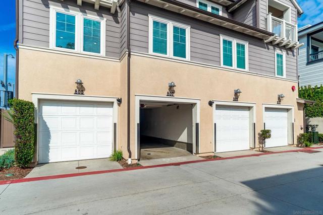 807 Santa Barbara Pl, San Diego CA: https://media.crmls.org/mediaz/8d874c90-9d77-4ff4-bae9-d179b4ee9f58.jpg