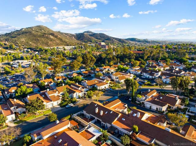 15905 Avenida Villaha, San Diego CA: https://media.crmls.org/mediaz/8d87716c-f4d6-47b7-84d5-289bf22f481f.jpg