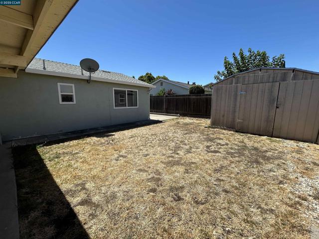26 Leeward Way, Pittsburg CA: https://media.crmls.org/mediaz/8d87fc5f-4195-4cb9-b6ce-87286bb83f6a.jpg