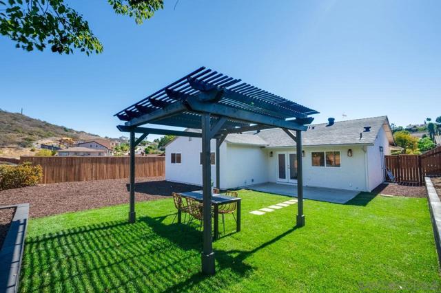 11384 Almazon St, San Diego CA: https://media.crmls.org/mediaz/8d884537-4f83-4867-8c6a-585e7a33554e.jpg