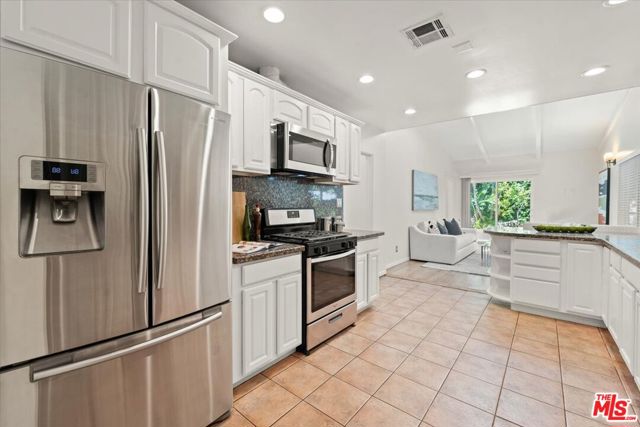1220 N Norman Place, Los Angeles CA: https://media.crmls.org/mediaz/8d8867d2-1bb4-4f75-9d6e-d22b8d1c396b.jpg