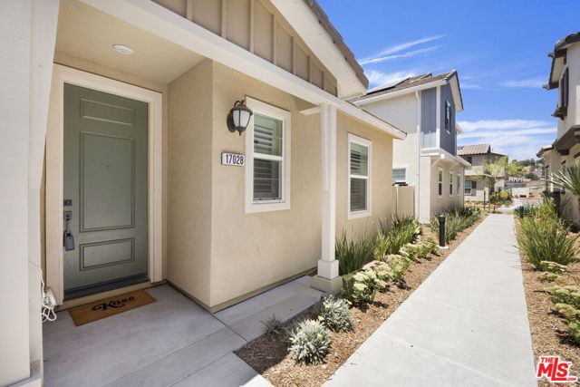 17028 Zion, Santa Clarita CA: https://media.crmls.org/mediaz/8d892702-b0da-4bdc-8513-3d4ab8f107b3.jpg