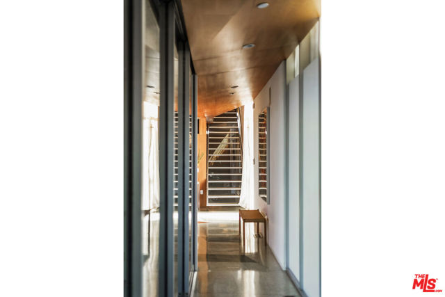 3813 Ronda Vista Place, Los Angeles CA: https://media.crmls.org/mediaz/8d895d4b-df03-4874-8100-408195e717c2.jpg