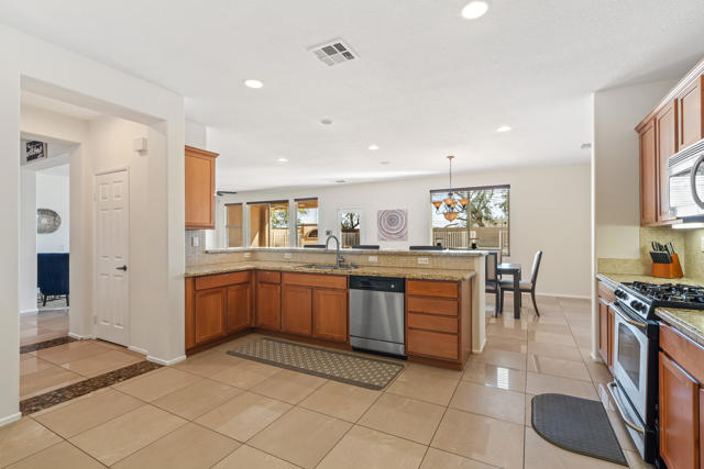 Image 17 of 45 For 84345 Volare Avenue