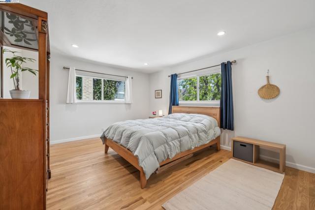 1233 Broadway, Alameda CA: https://media.crmls.org/mediaz/8d8a0e08-b593-4105-836b-f69592fd6c88.jpg