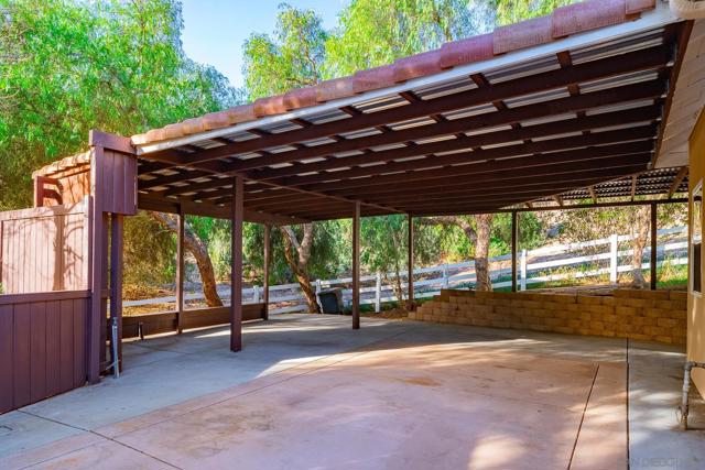 4703 Briana Ct, Fallbrook CA: https://media.crmls.org/mediaz/8d8b191c-1cdc-4abb-a442-3de74754ab2b.jpg