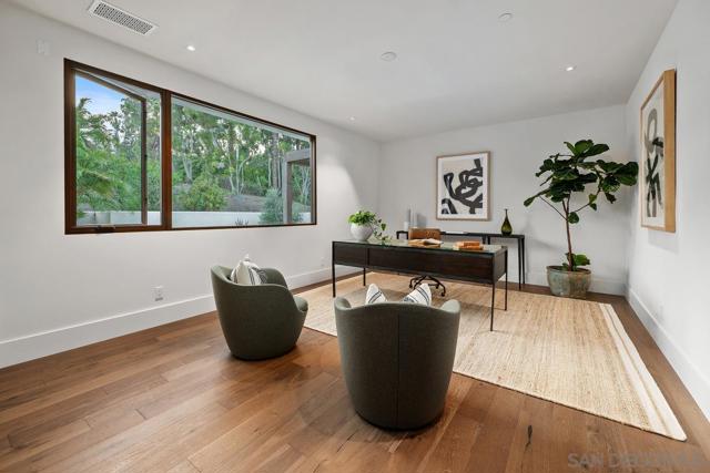 4728 El Aspecto, Rancho Santa Fe CA: https://media.crmls.org/mediaz/8d8b24e0-e2e9-417b-b1ac-33708c0c26e2.jpg