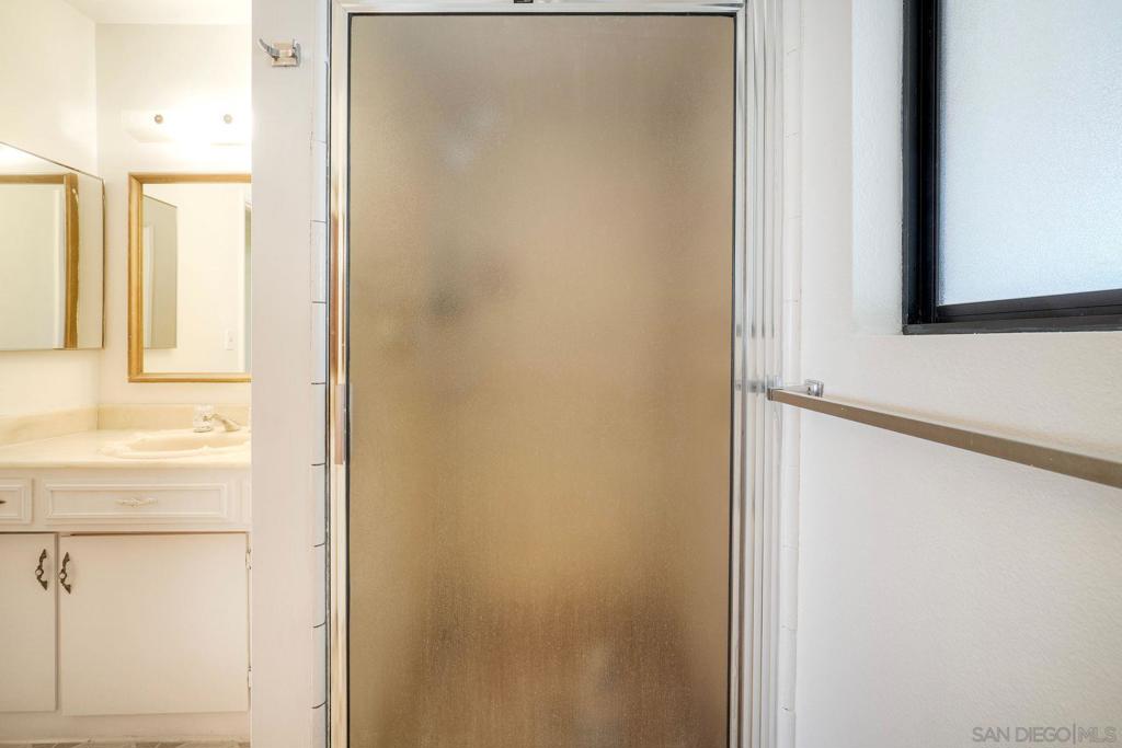 https://media.crmls.org/mediaz/8d8c0b52-22b8-4ebb-af4a-4fd47bc9966b.jpg?preset=X-Large