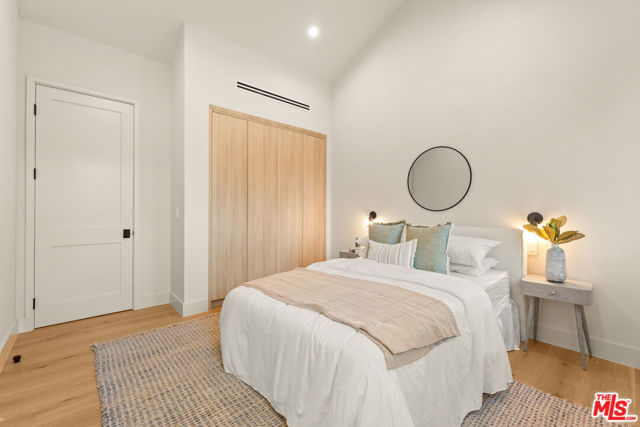 11746 La Maida Street, Valley Village CA: https://media.crmls.org/mediaz/8d8c5a37-f2e4-4ae7-918c-8adf7552ace0.jpg