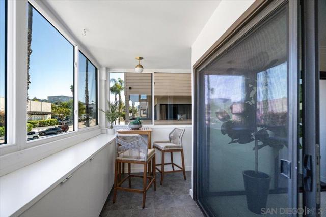 7550 Eads Ave, La Jolla CA: https://media.crmls.org/mediaz/8d8ce230-52e9-4507-81c2-14cf0d281077.jpg