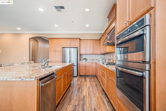 1741 Veneto Ln, Brentwood CA: https://media.crmls.org/mediaz/8d8cee2e-bb4f-4273-af76-b9257a62f7b9.jpg