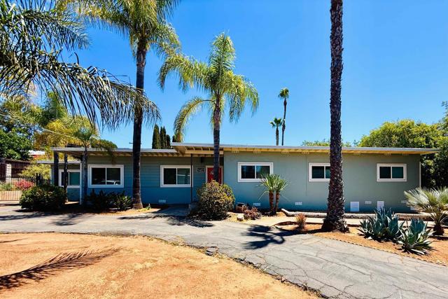 1461 Sunrise Drive, Vista CA: https://media.crmls.org/mediaz/8d8d1880-0dc6-40f3-b7cb-2da4f130e726.jpg