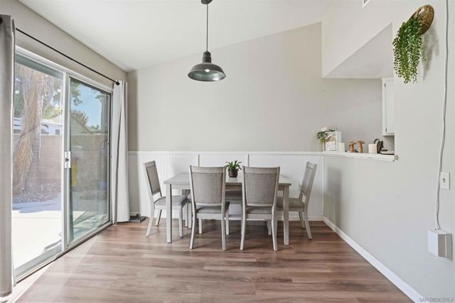 998 Hillcrest St, Hemet CA: https://media.crmls.org/mediaz/8d8dceda-fabc-4cab-bb3e-53022ea2963c.jpg