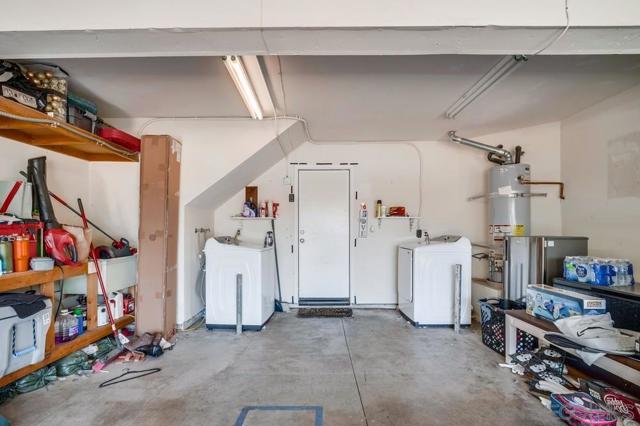 1721 Maxwell Ln, Corona CA: https://media.crmls.org/mediaz/8d8ddd70-8667-4dd0-a306-eef30c73cc96.jpg