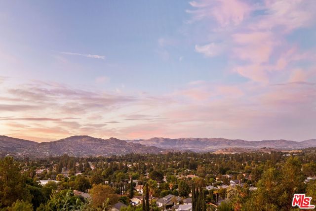 23699 Sandalwood Street, West Hills CA: https://media.crmls.org/mediaz/8d8e91b8-5abe-4f7a-af31-f3095dc2c706.jpg