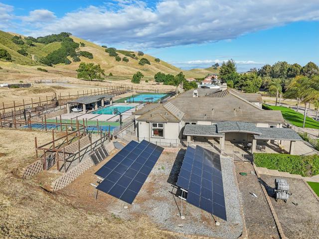 2995 Day Road, Gilroy CA: https://media.crmls.org/mediaz/8d8f9282-b1b2-4c07-a378-3fa27037b953.jpg