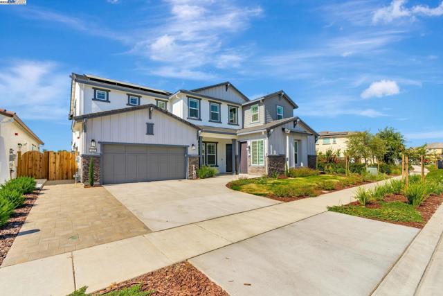 665 River Bend Dr, Lathrop CA: https://media.crmls.org/mediaz/8d8f9ea9-ee78-4eb0-a876-b04f5dc21036.jpg