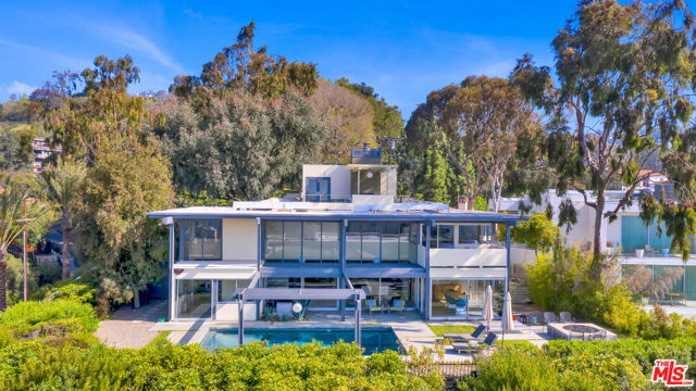 9892 BEVERLY GROVE Drive, Beverly Hills CA: https://media.crmls.org/mediaz/8d8fb15d-4491-422f-8795-f4c0d1be830c.jpg