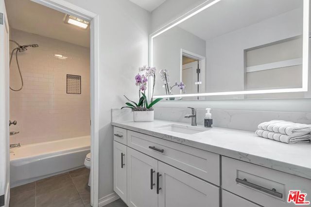906 N Doheny Drive, West Hollywood CA: https://media.crmls.org/mediaz/8d8ffc5d-db60-4716-83cd-5504b48fe1a0.jpg