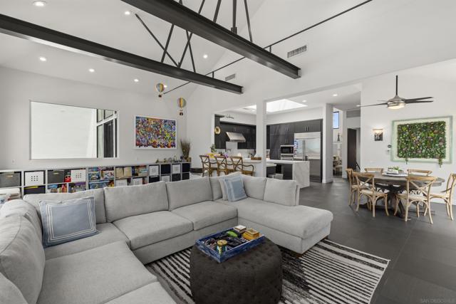 3325 Caminito Daniella, Del Mar CA: https://media.crmls.org/mediaz/8d900271-651e-4e0b-a07e-79cfbd76ac40.jpg