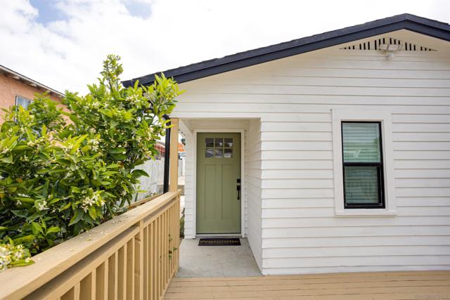 3831 Franklin Ave, San Diego CA: https://media.crmls.org/mediaz/8d90322a-7e28-4bbe-a66d-3e17c802eaaf.jpg