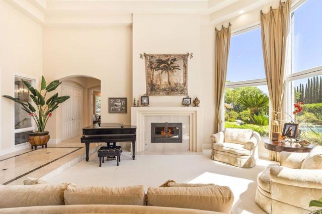 14963 Huntington Gate Drive, Poway CA: https://media.crmls.org/mediaz/8d90895f-4fb3-4f21-8ec1-ed33338ba0b2.jpg