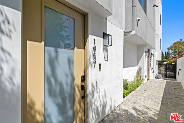 1957 Preuss Road, Los Angeles CA: https://media.crmls.org/mediaz/8d9098c9-b68e-4094-b459-8e500fe86dde.jpg