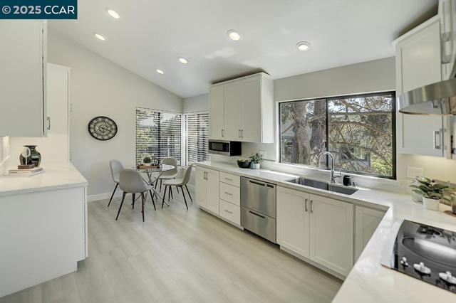 3612 Rossmoor Parkway, Walnut Creek CA: https://media.crmls.org/mediaz/8d90da39-fb8a-4ac9-857c-754f49e70194.jpg