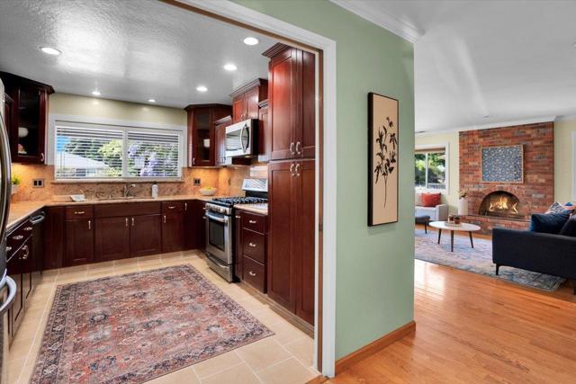 140 Suburbia Avenue, Santa Cruz CA: https://media.crmls.org/mediaz/8d926a49-d8ae-4607-bfce-177b5060265d.jpg